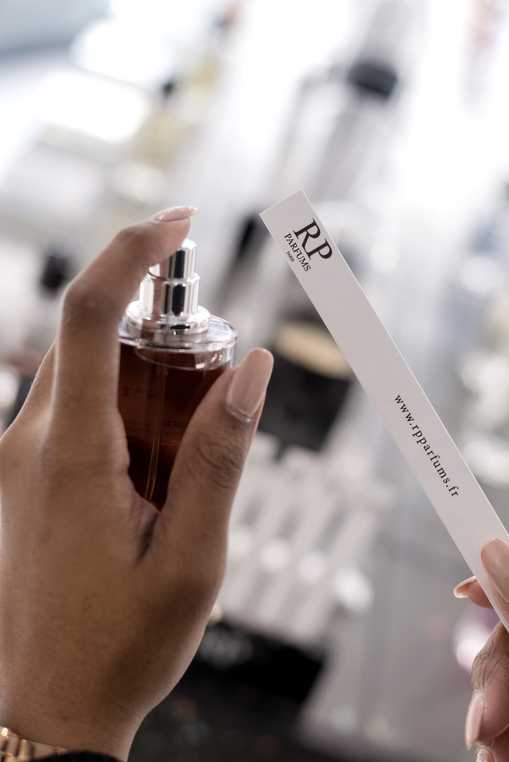 Photo de produit immersive, packshot parfum